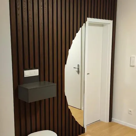 New With Free Garage Parking Near The Airport Μπρατισλάβα