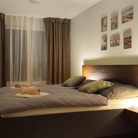 New With Free Garage Parking Near The Airport Апартаменти