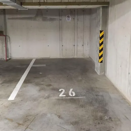 Apartment New With Free Garage Parking Near The Airport