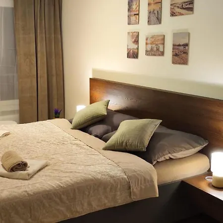 New With Free Garage Parking Near The Airport Apartmán