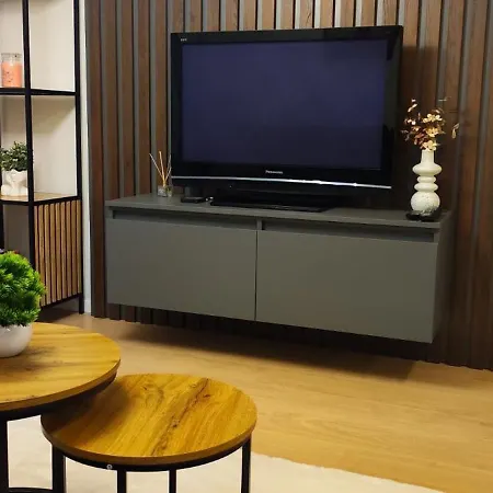 New With Free Garage Parking Near The Airport Διαμέρισμα *