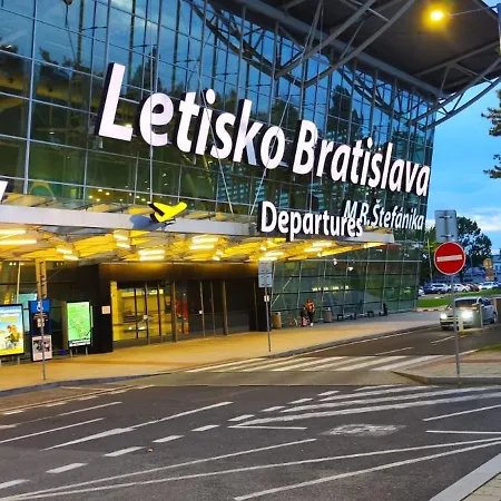 New With Free Garage Parking Near The Airport * Братислава