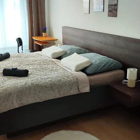 New With Free Garage Parking Near The Airport Apartmán
