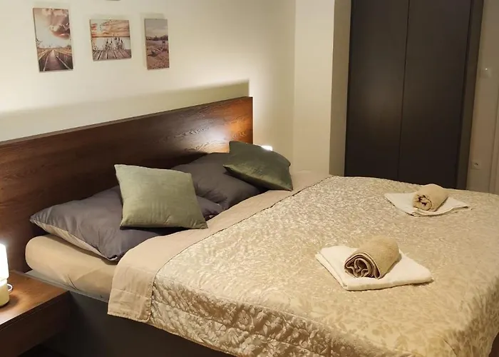 New With Free Garage Parking Near The Airport Appartement