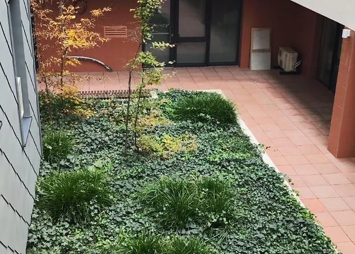 New With Free Garage Parking Near The Airport Appartement *