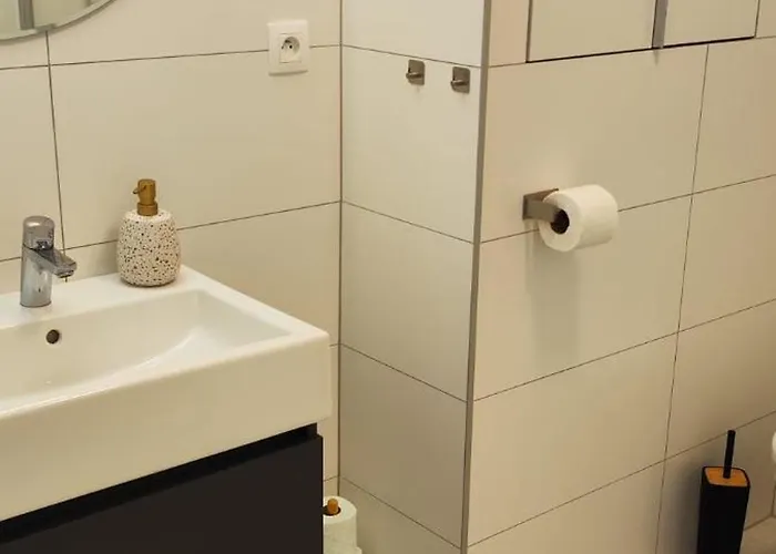 New With Free Garage Parking Near The Airport Appartement