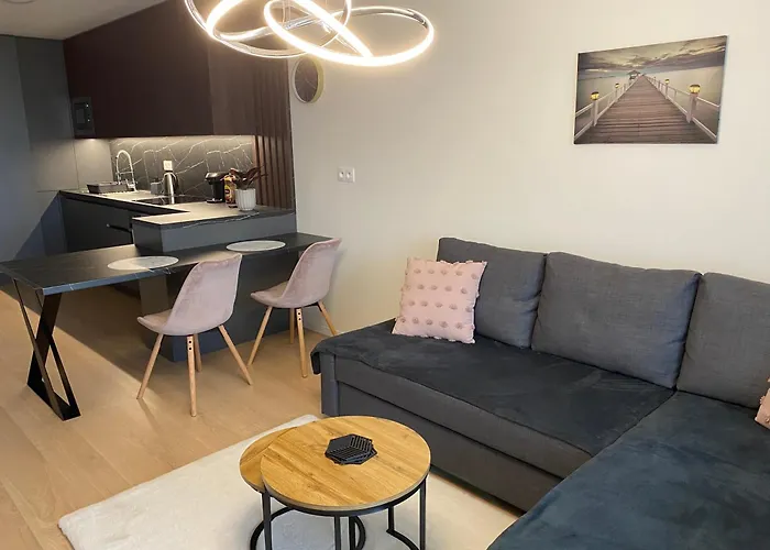 New With Free Garage Parking Near The Airport Daire Bratislava