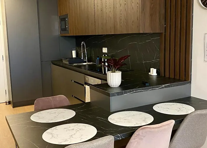 New With Free Garage Parking Near The Airport Apartmán *