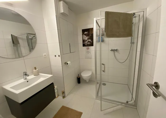 Appartement New With Free Garage Parking Near The Airport