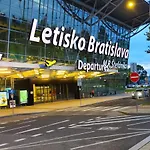 New With Free Garage Parking Near The Airport * ברטיסלאבה