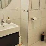 New With Free Garage Parking Near The Airport דירה
