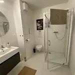 דירה New With Free Garage Parking Near The Airport