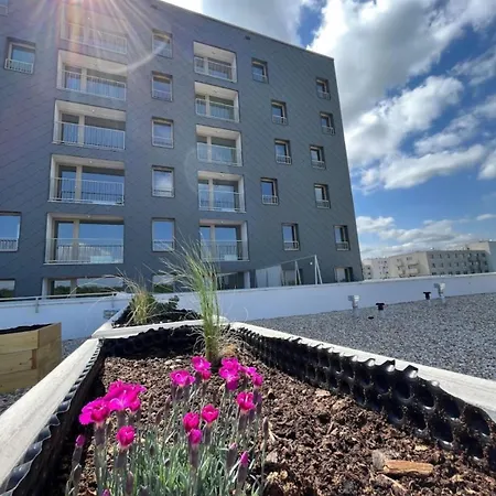 New With Free Garage Parking Near The Airport Apartament Bratislava