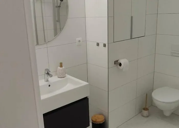 New With Free Garage Parking Near The Airport Bratysława