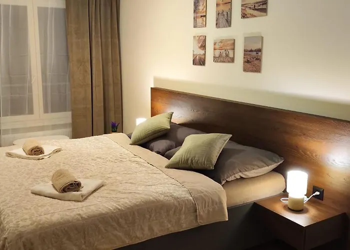 New With Free Garage Parking Near The Airport Apartament