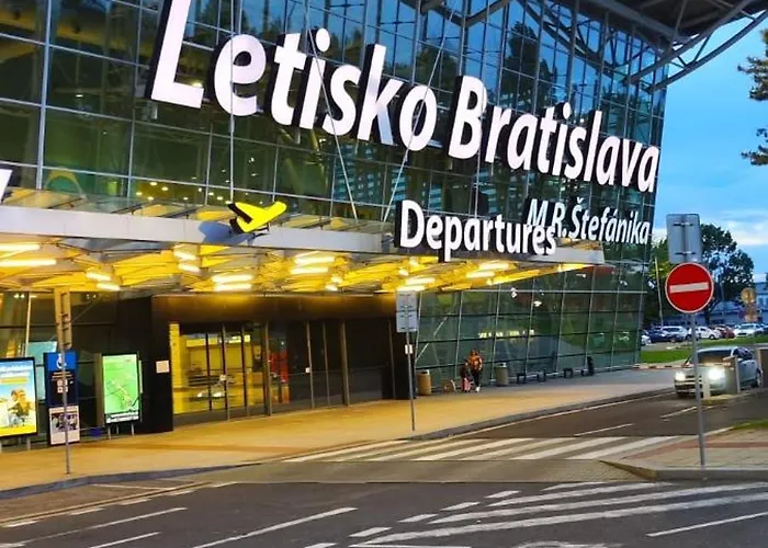 New With Free Garage Parking Near The Airport * Bratysława